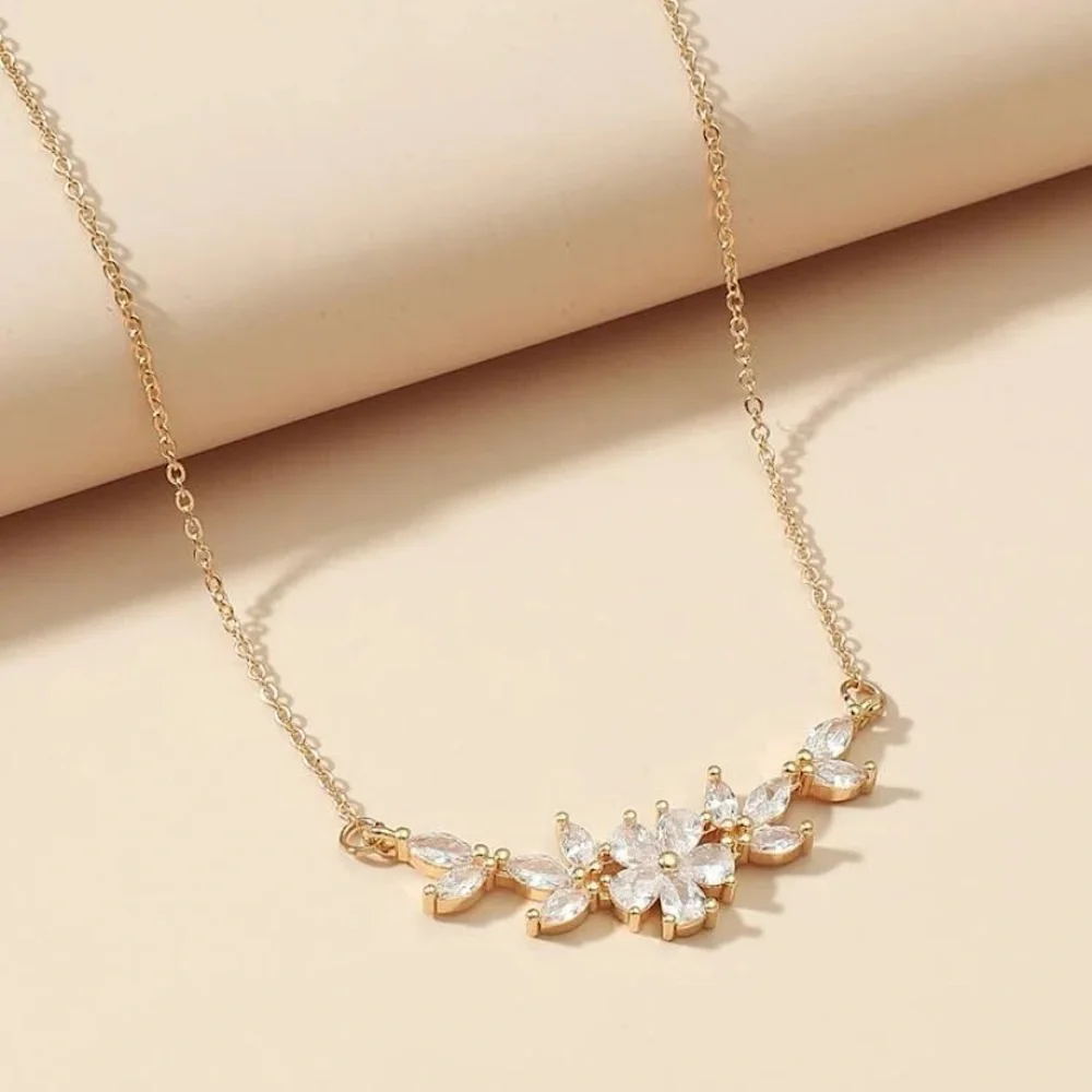 Gorgeous Zircon Flower Necklace - Picture 2 of 4